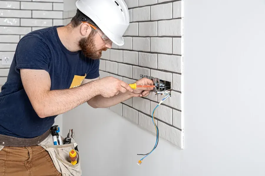 Signs That You Need Professional Electrical Services in Tullahoma TN Signs That You Need Professional Electrical Services in Tullahoma TN